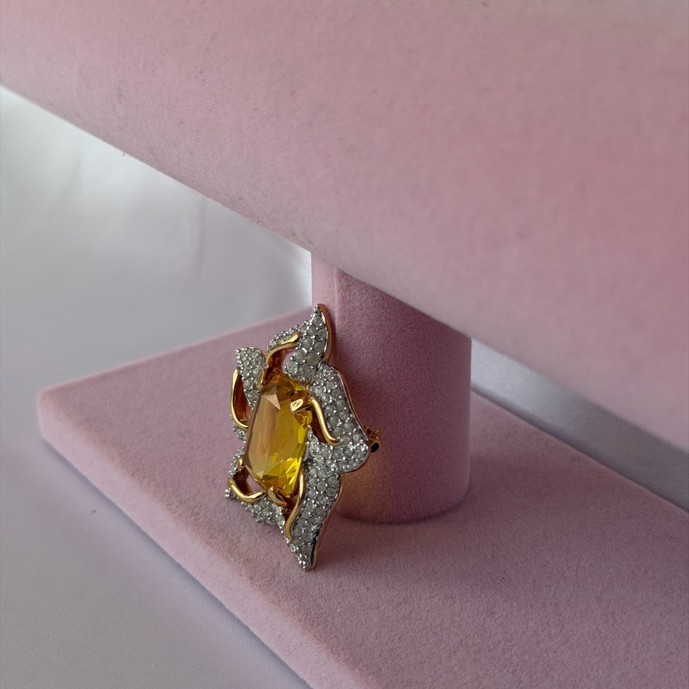 SIGNED SWAROVSKI GOLD PLATED GOLDEN CITRINE PIN - Picture 3 of 4